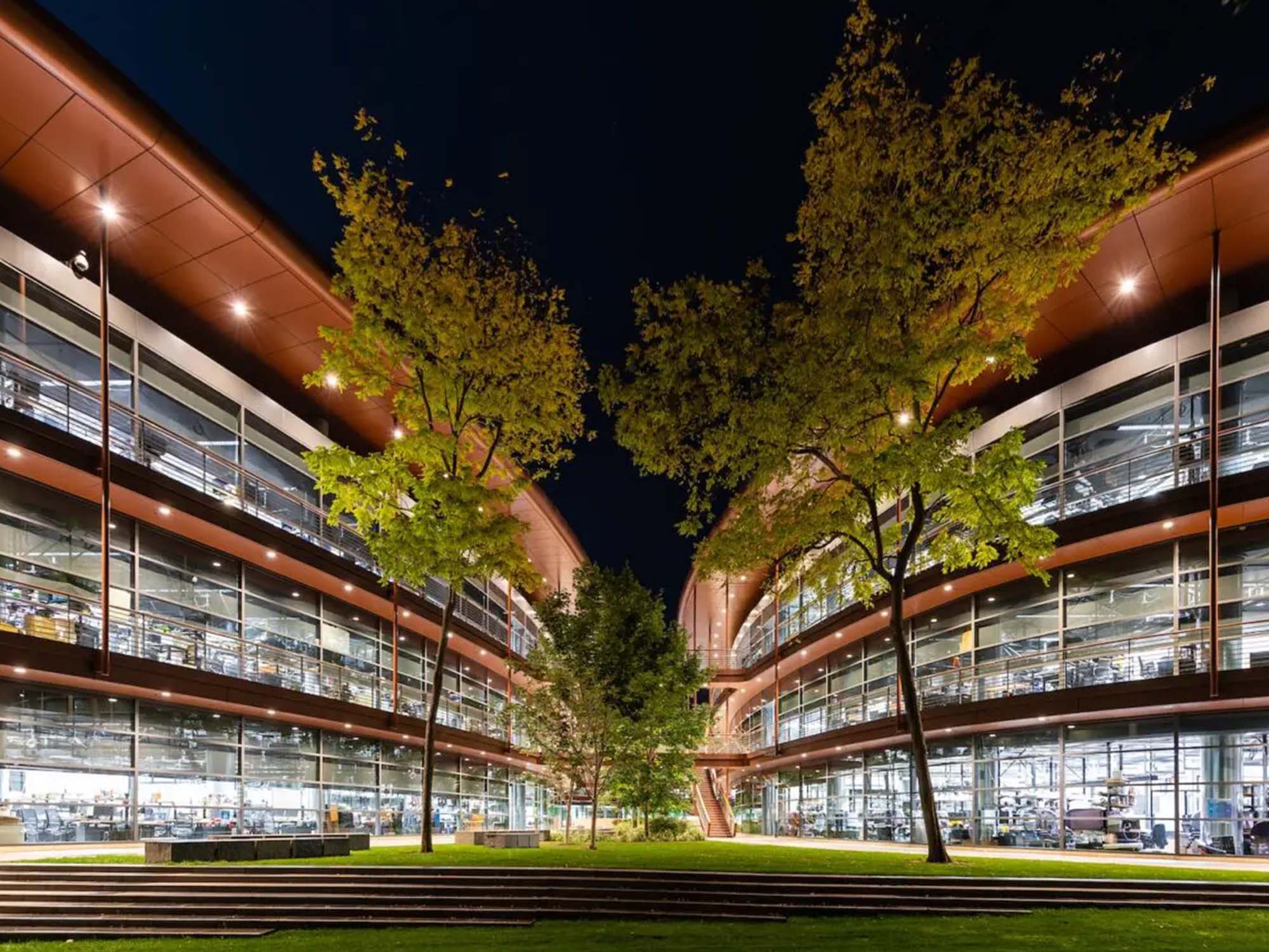 Das James H. Clark Center der Stanford University – Photo von Zetong Li / Unsplash